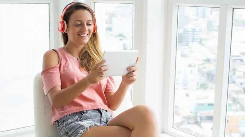 how to learn english through videos